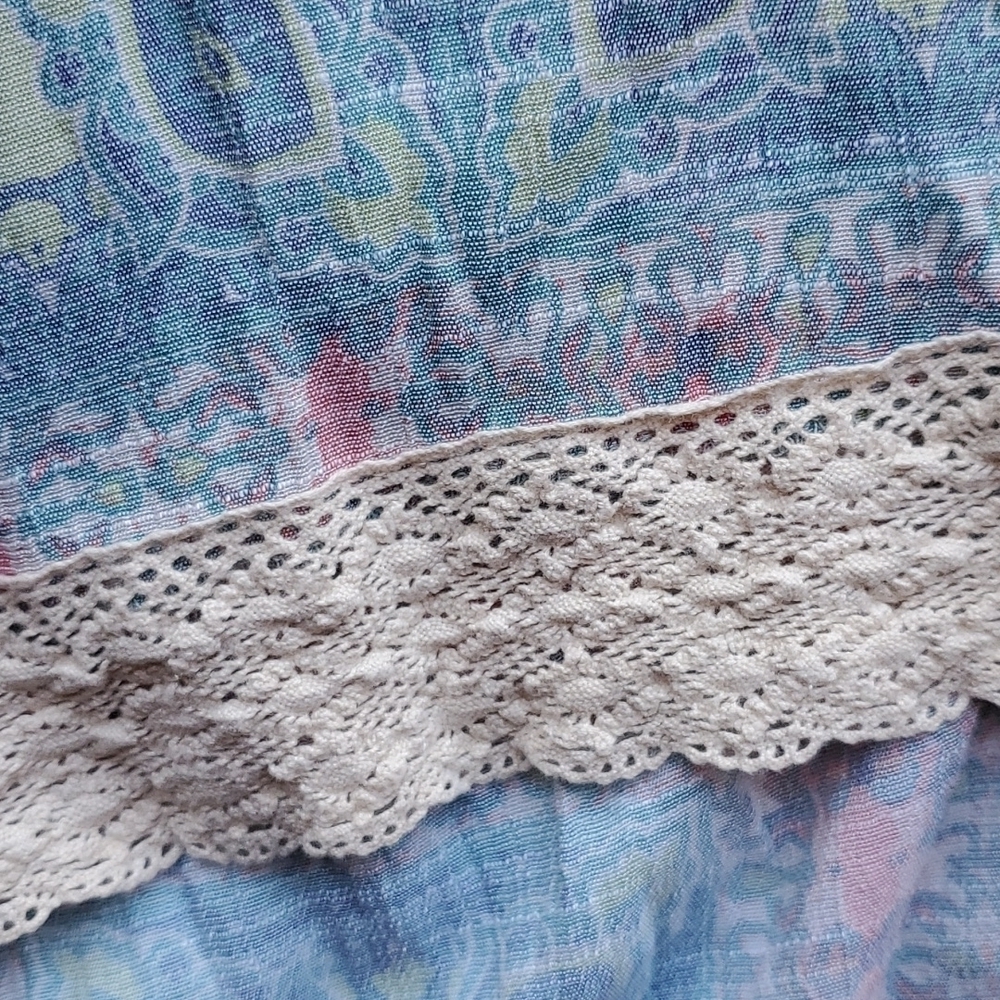 Love on a Hanger Bohemian Criss Cross Strappy Crochet Hem Tank XS - Picture 3 of 5